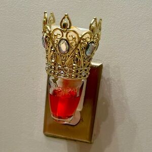 Bath & Body works crown wallflower plug in